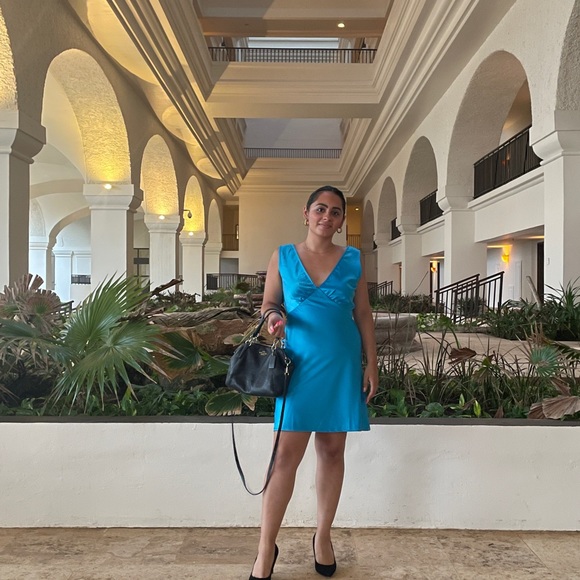 Blue dress! - Picture 3 of 3